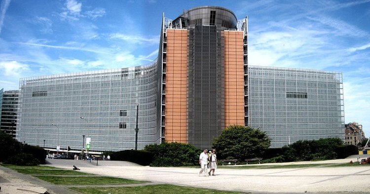 The EU administration: small and efficient
