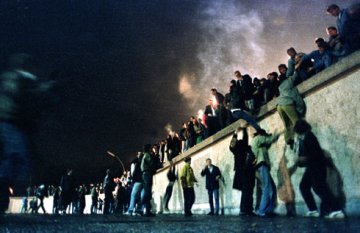 In ‘89, Berlin and Eastern Europe's fences were torn down. Can we now enchant Europe to a more closer union ?