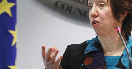 Carton rouge à Mme Ashton, marionnette étrangère aux affaires
