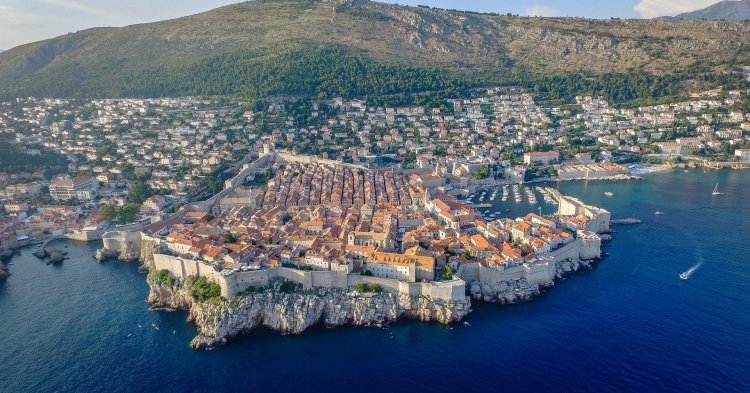 Panem et circenses : réflexions sur le tourisme de masse