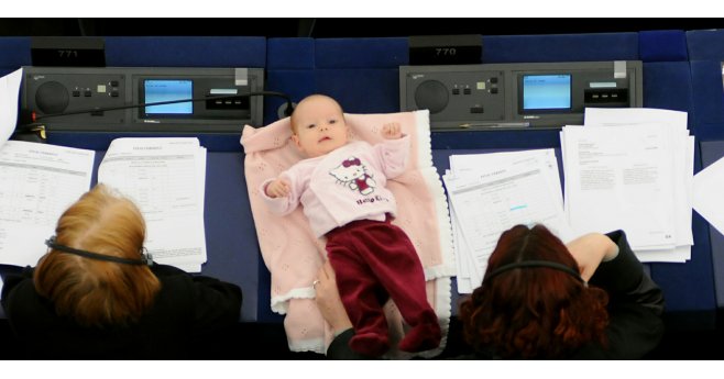 Wo bleibt die Harmonisierung des Mutterschaftsurlaubs in Europa?
