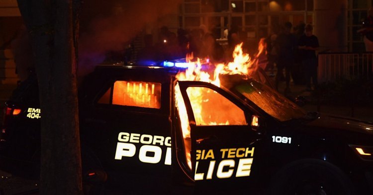 Ein landesweites Aufflammen unkontrollierter Polizeigewalt erschüttert die USA