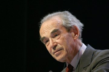 Robert Badinter : Architecte des liens Franco-Roumains honorablement salué en Roumanie