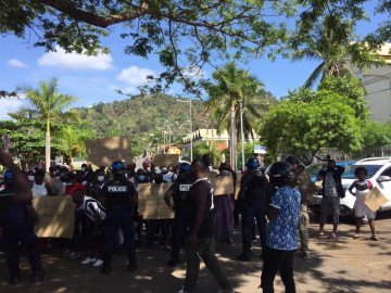 Claiming their rights: Mayotte's asylum seekers demonstrate in the streets - Accounts from the demonstrations