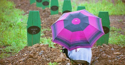 La condamnation du massacre de Srebrenica rapproche la Serbie de l'UE