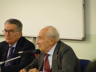 Cartellino rosso a Giovanni Sartori