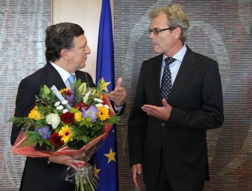 Well-deserved and timely : the EU receives the Nobel Peace Prize