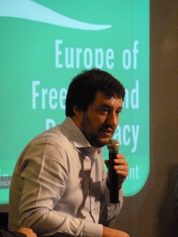 Salvini, l'Euro e il nascondino nella casa di cristallo
