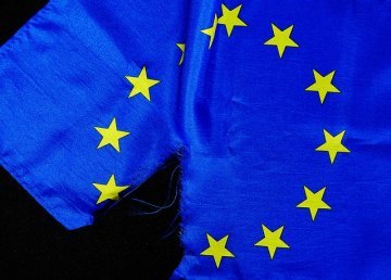 LA CRISI DELL'UE : VERSO UN'EUROPA DEBOLE DI STATI SOVRANI O UN'EUROPA FEDERALE CAPACE DI GARANTIRE BENESSERE E SICUREZZA ?