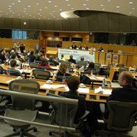 Le Parlement européen doit-il se contenter de travailler sur les lois européennes ?