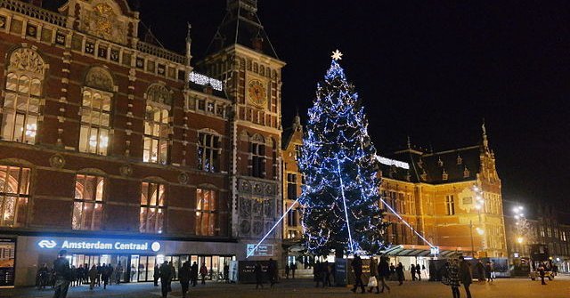 Il Natale rosso e green di Amsterdam, Berlino e Parigi