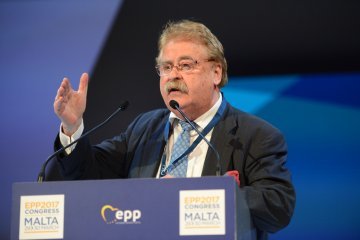 Elmar Brok : „Les listes transnationales sont un pêché contre le fédéralisme“