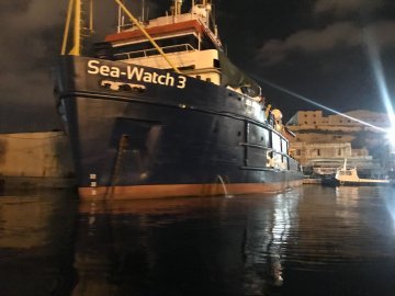 Carton rouge au gouvernement italien pour l'arrestation de Carola Rackete, capitaine du Sea-Watch 3
