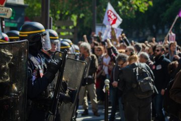 Ausnahmezustand und neues Arbeitsgesetz – Was ist los in Frankreich?