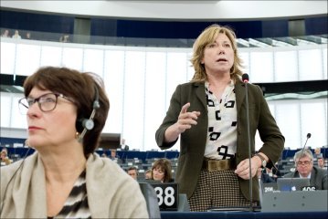 Ending Roaming Charges : A Tangible Act of Europe for Citizens ? 
