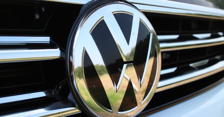Pollution : l'UE ouvre une enquête contre BMW, Daimler et Volkswagen