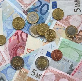 Only the € from now on: the Kosovar currency policy that nobody likes