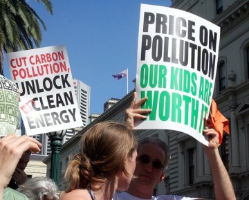 Migrazioni, sicurezza, ambiente : il contributo di una carbon tax