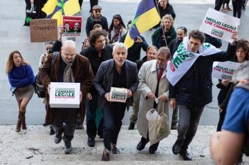 Una sentenza politica non fermerà la battaglia per la cannabis: intervista a Marco Perduca e Aziz Sawadogo