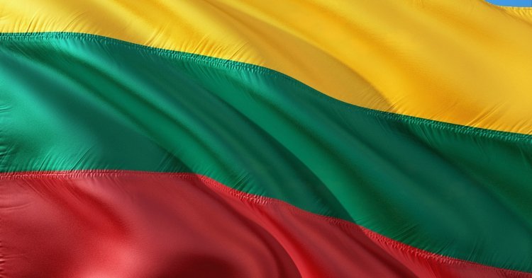 De rejet en rejet, jusqu'à la continuité : Histoire mouvementée du drapeau lituanien
