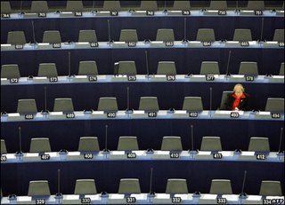 Young European Federalists remind MEPs of their duties
