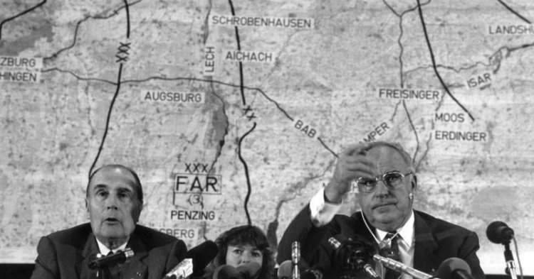 German reunification as a misunderstanding between Kohl and Mitterand