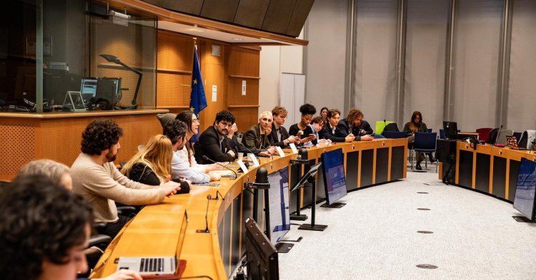 Think Outside the Box: The Call From Young Israelis and Palestinians