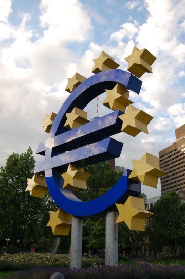 Die AfD will den Euro abschaffen. Was wären die Folgen?