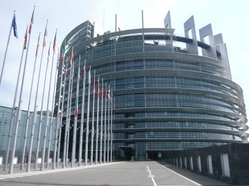 Das Europäische Parlament muss die Demokratie schützen: Wählt Europa, nicht nationale Interessen!