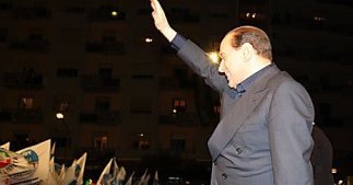 Carton rouge à Silvio Berlusconi pour ses menaces de véto au Conseil européen